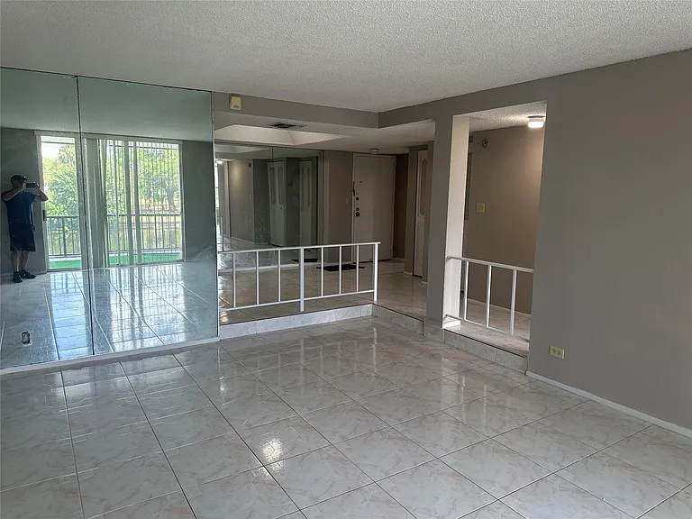 3740 Inverrary Dr #2D — Photo 10