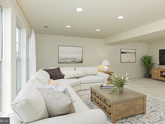 3rd image of 170 Monte Carlo Way