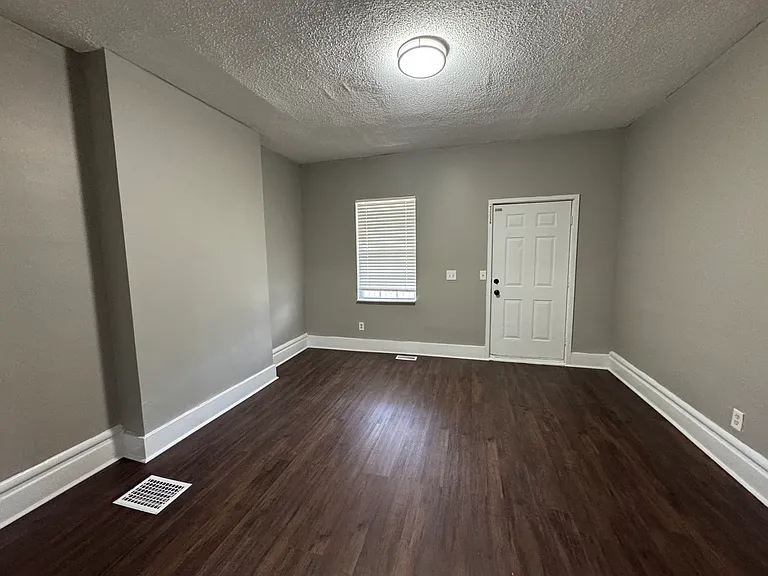 111 Dakota Ave — Photo 2