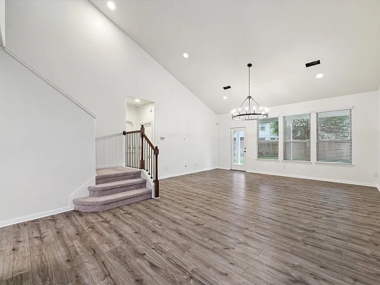 6430 Burgess Heights Ln — Photo 9