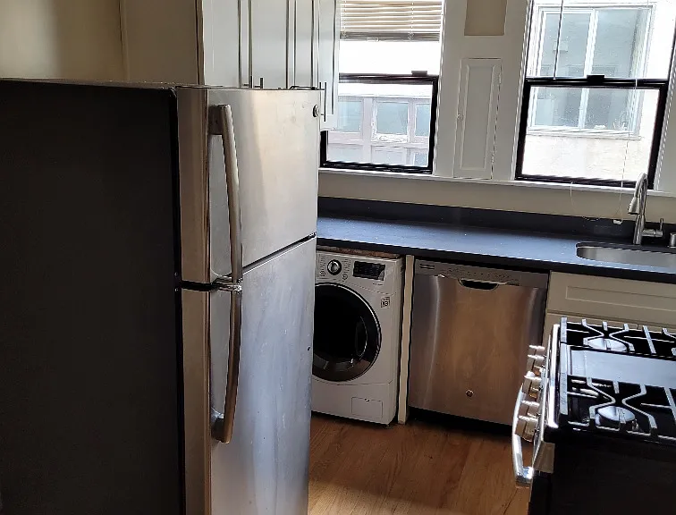 2339 Hilgard Ave #301 — Photo 2