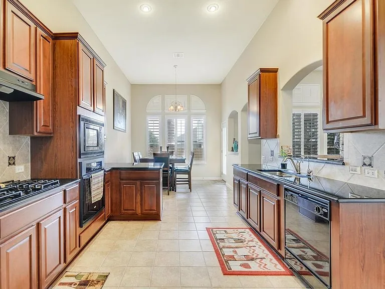 2209 Settlers Park Loop — Photo 8