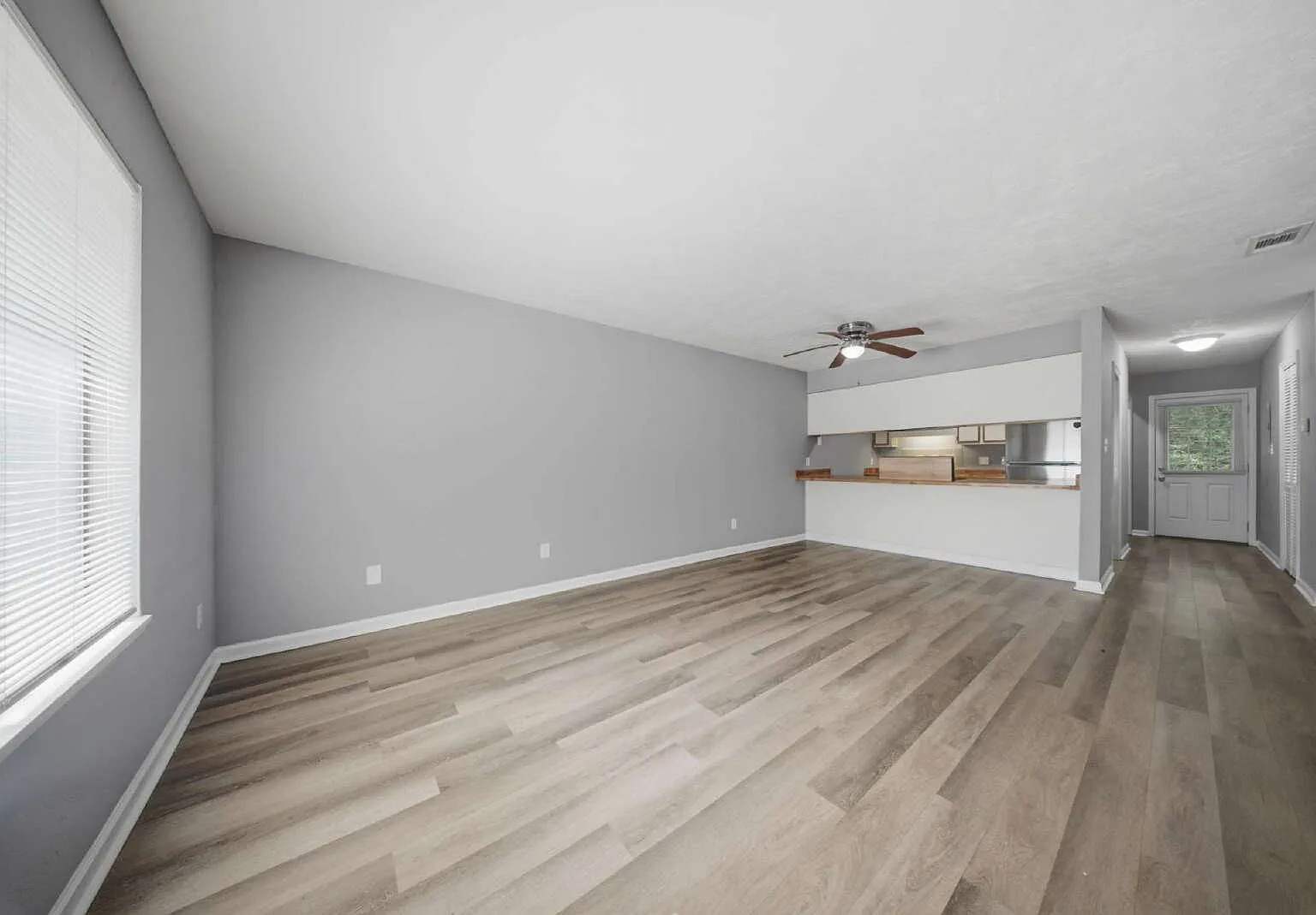 2 bed, 1.0 bath, 877 sqft, $1,250 — Photo 4