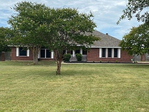 2nd image of 3532 N Country Dr