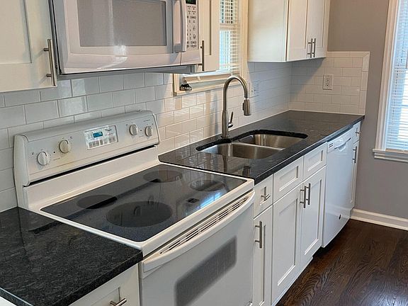 3rd image of 452 E Jeffrey Pl