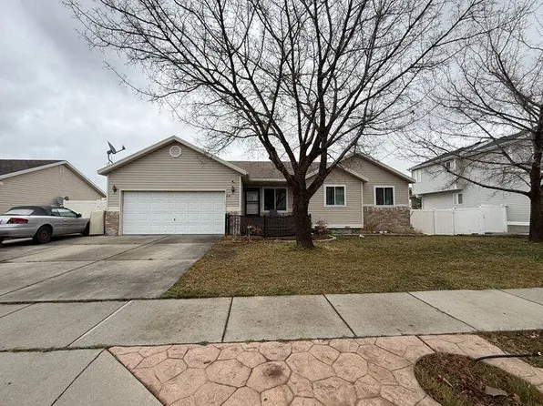 6767 S Mountain Aura Dr, West Jordan, UT 84081