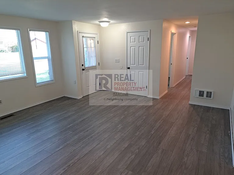 3605 Landau Ave NE — Photo 6
