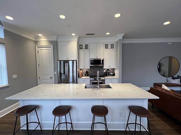 5th image of 229 Church St #100