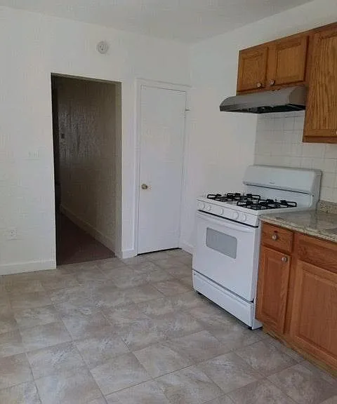 3033 C St — Photo 3