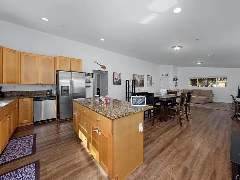 2624 E 3rd St — Photo 11