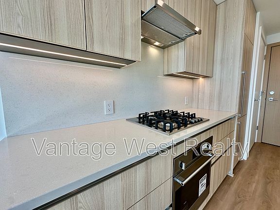 5th image of 1626 Water St #1806