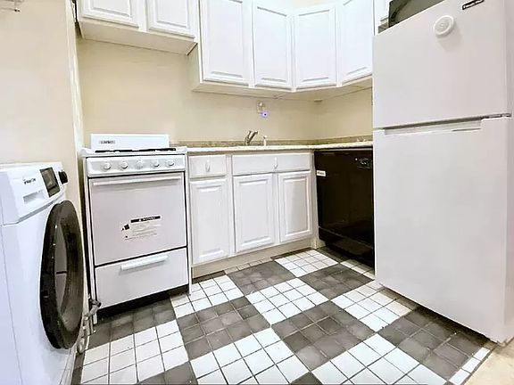 5th image of 638 W End Ave #D