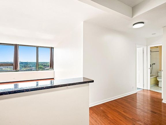 4th image of 3930 N Pine Grove Ave APT 1614
