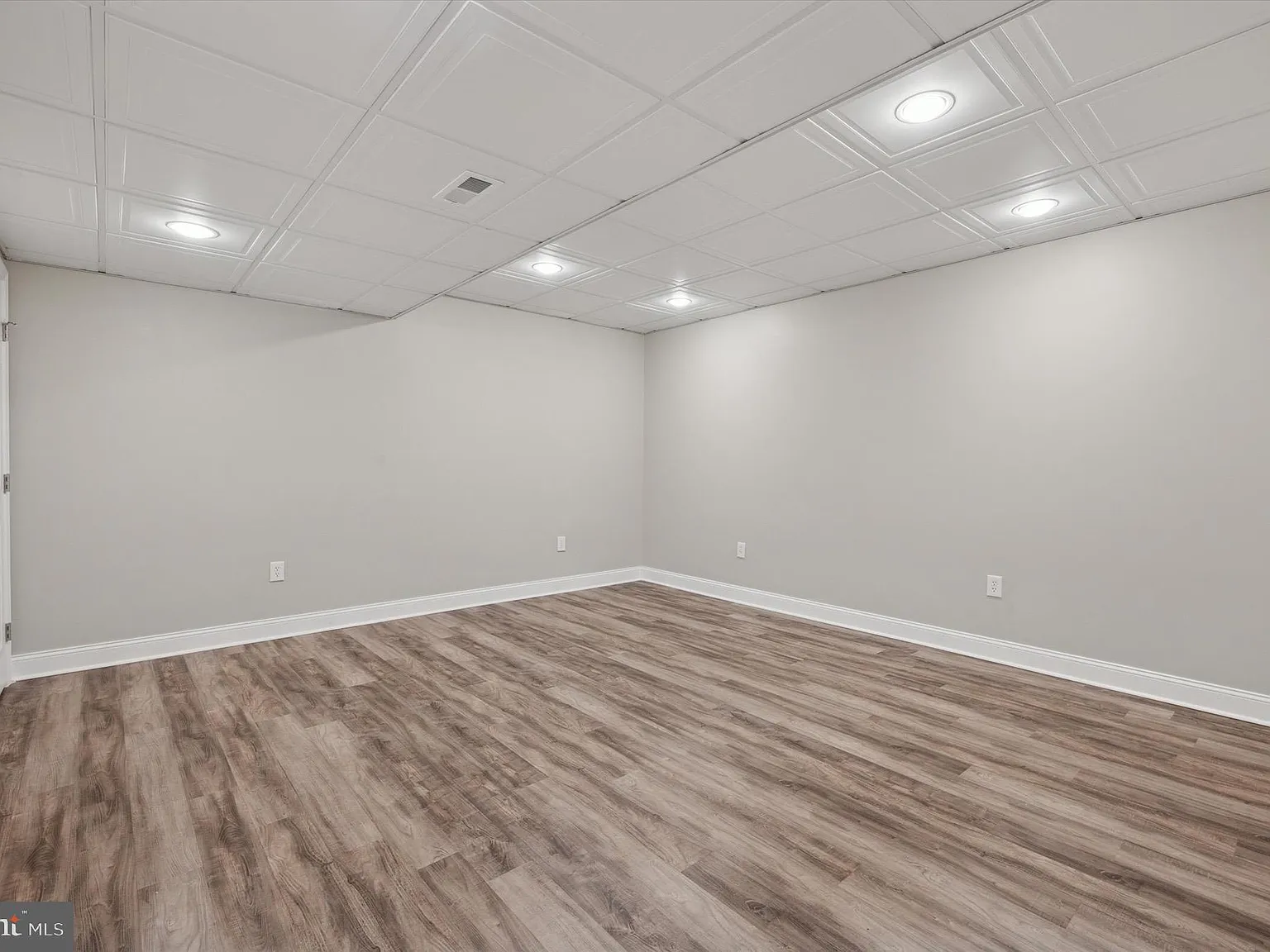 3 bed, 2.5 bath, 2043 sqft, $3,000 — Photo 2