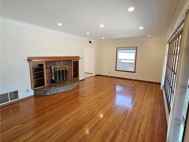 12627 Manor Dr — Photo 6