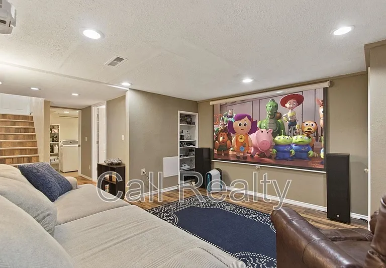 1117 E 33rd Ave — Photo 16