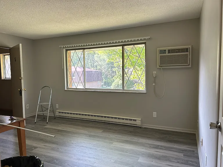 1530 Brooke Park Dr #5 — Photo 2
