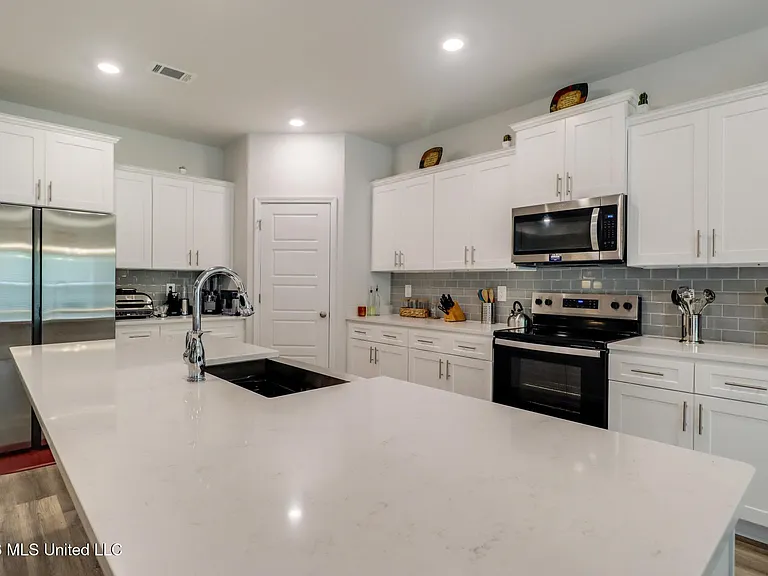 4937 Fern Dr — Photo 12
