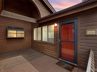 306 Hemingway Ln #E, Saint Charles, MO 63304