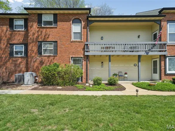 16 Conway Cove Dr, Chesterfield, MO 63017