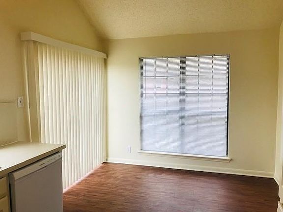 4th image of 200 Holly Grove Ct