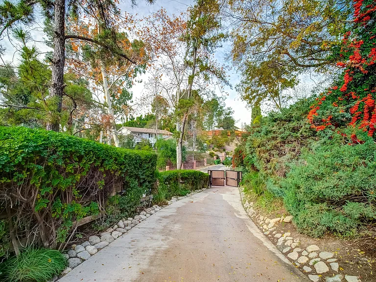 4732 Del Moreno Dr — Photo 66
