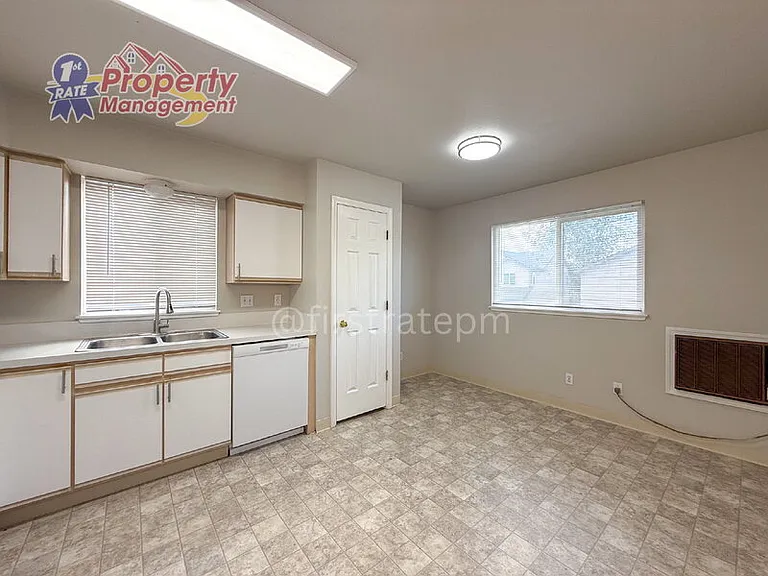 5649 W Dorian Ln — Photo 9