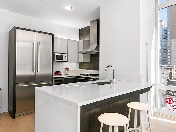 5th image of 247 W 46th St APT 2104