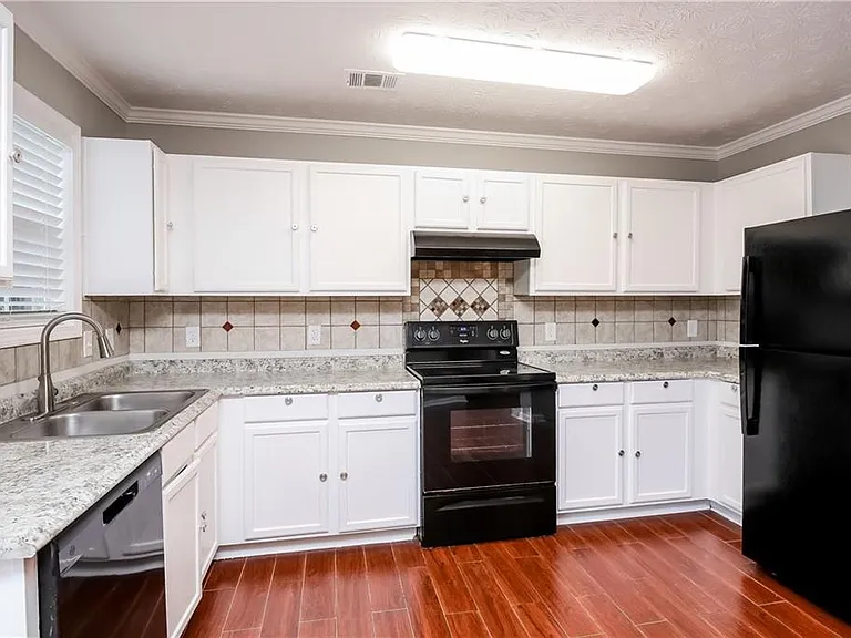 2454 Canary Ct — Photo 5