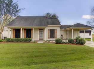 211 Wheatfield Dr, Lafayette, LA 70529
