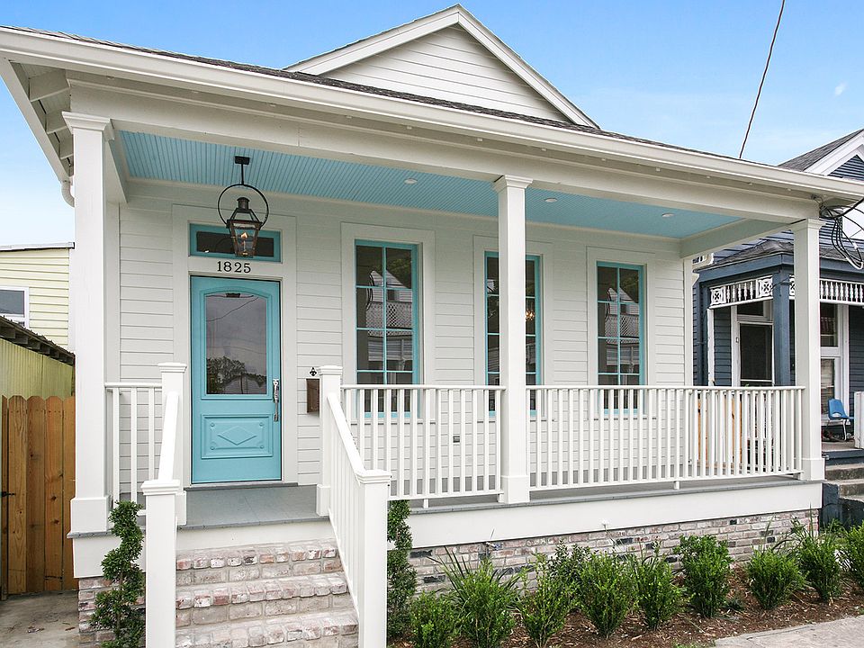 Facade/Exterior Front 