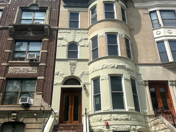 929 Saint Mark's Avenue image 1 of 2
