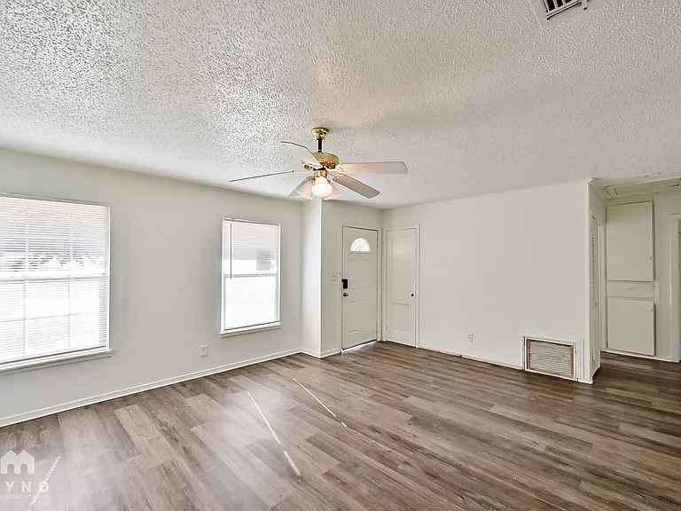 404 Lanola Ct — Photo 9