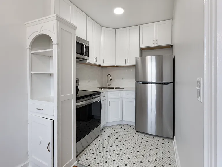 Marleigh Apartments — Photo 34