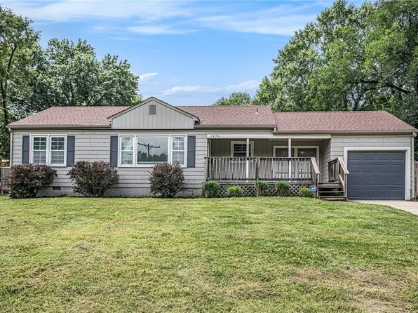 7236 Floyd St, Overland Park, KS 66204