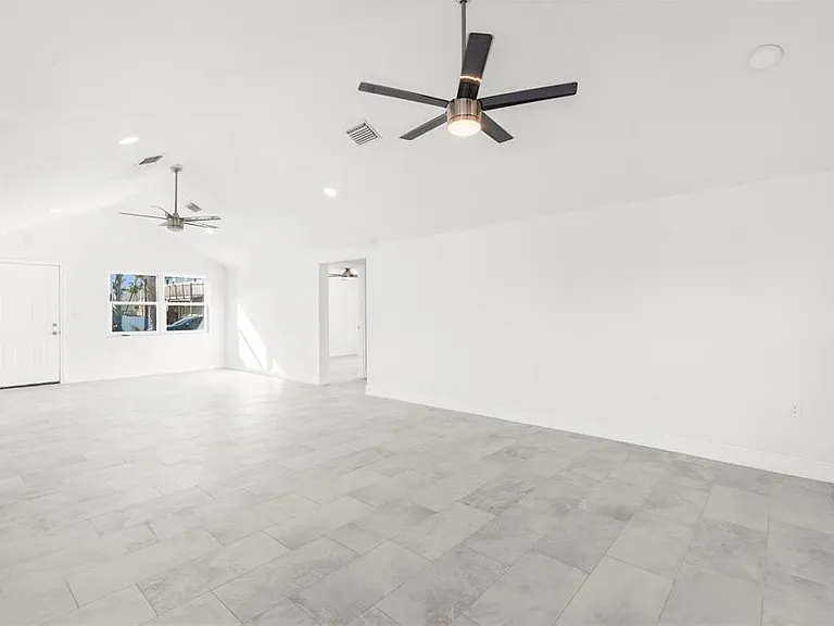 13726 Michelle Ave — Photo 9