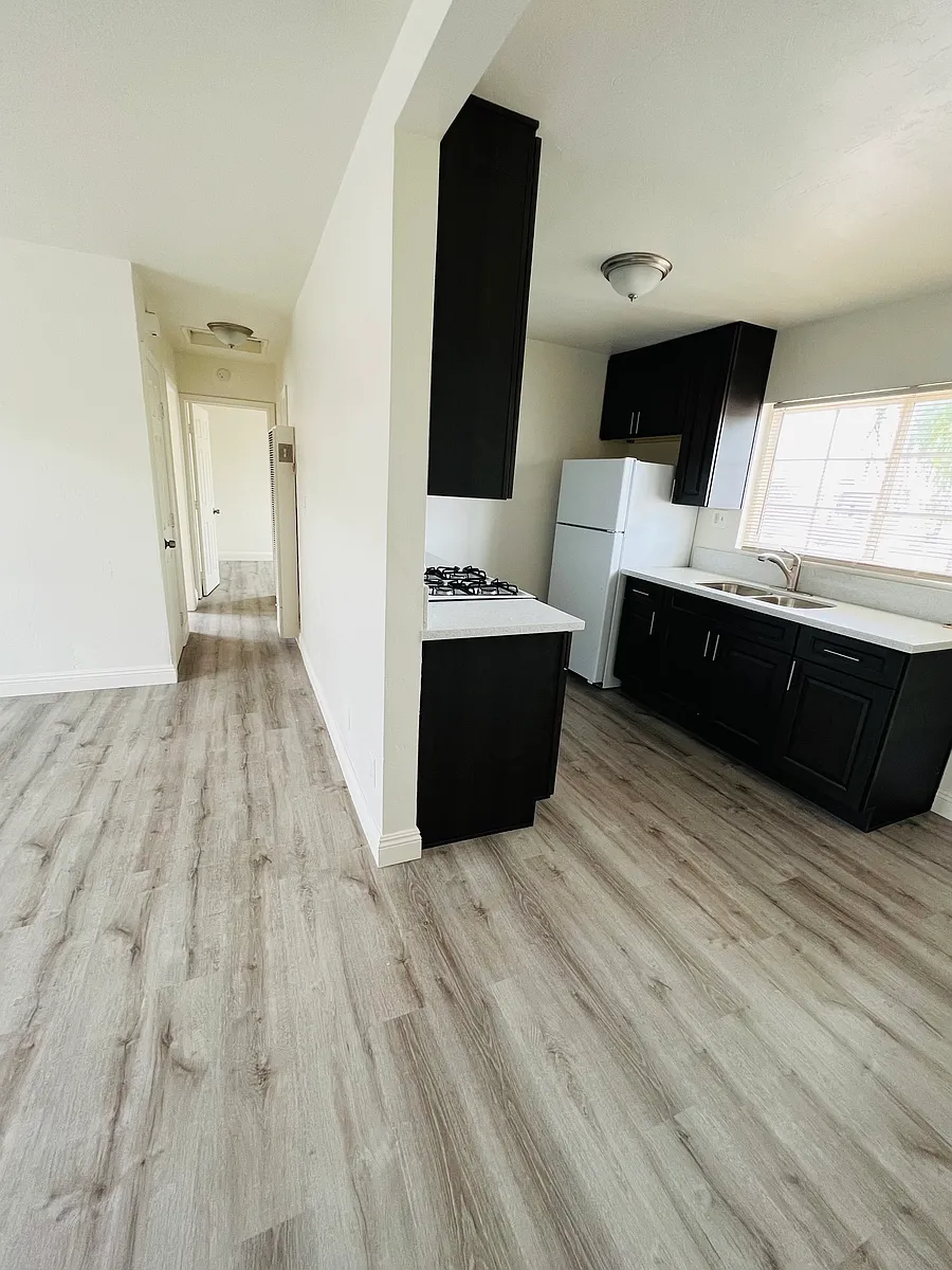 Building Photo - 3750 Ocean View Blvd #3