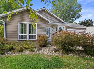 8640 S Fenway Ct, Oak Creek, WI 53154