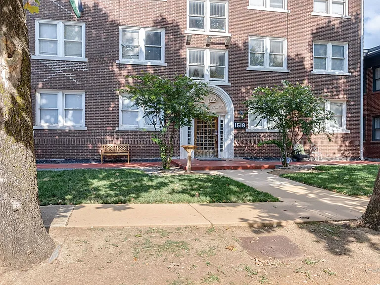 1318 N Robinson Ave — Photo 40