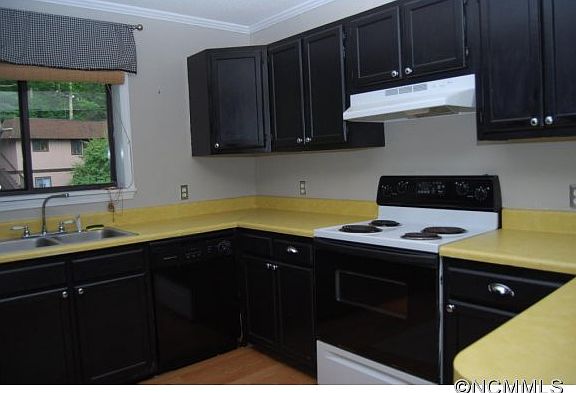 3rd image of 23 Lake Dr