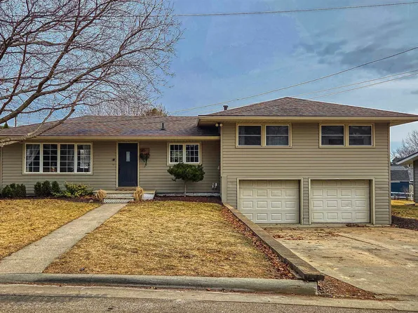 515 Hill St, Lanark, IL 61046