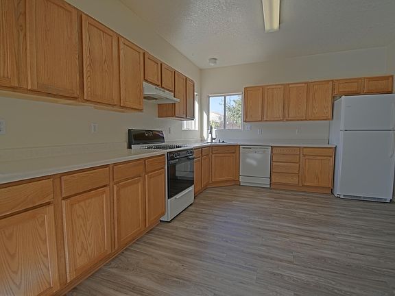 5th image of 5816 Nightingale Ct NW