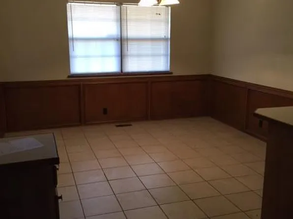 1701 Whispering Creek Dr, Edmond, OK 73013