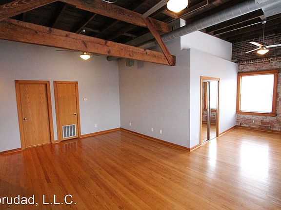 5th image of 2754 Harney St APT 11