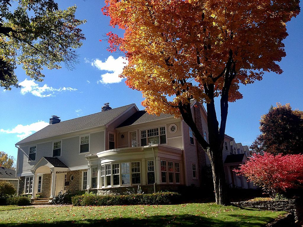 4927 Lake Ave, White Bear Lake, MN 55110 | Zillow