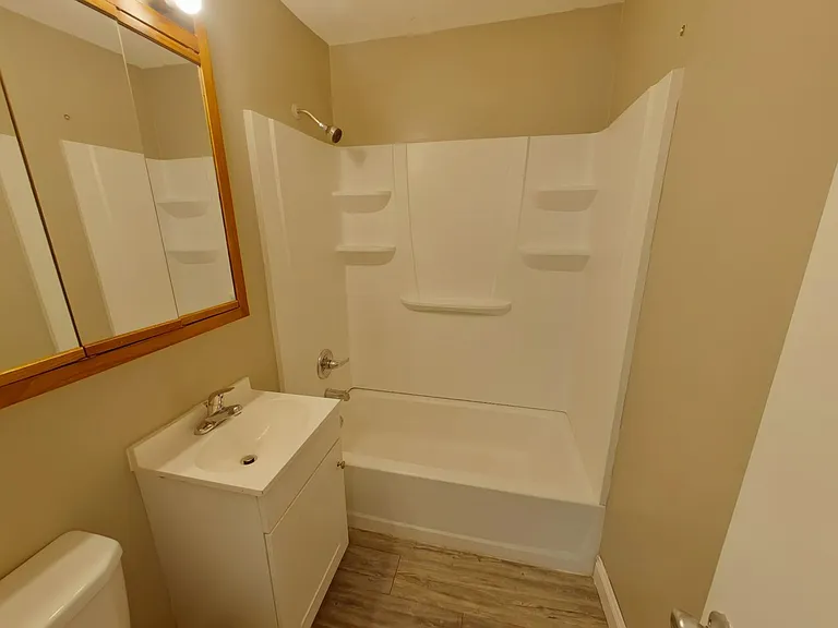 1921 N Garland Ave — Photo 11