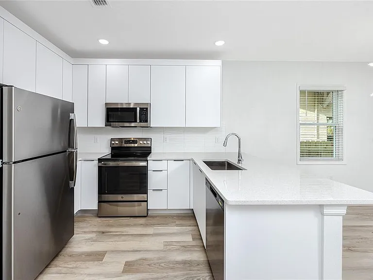 915 E 15th Ave #1 — Photo 18