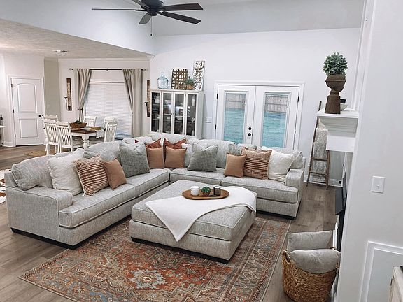 2nd image of 524 Abbey Rd