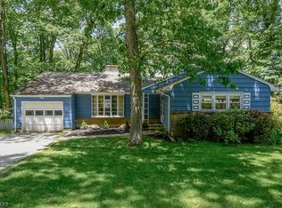 1140 Summit Ln, Mountainside, NJ 07092