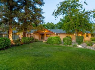 1185 N Locan Ave, Clovis, CA 93619